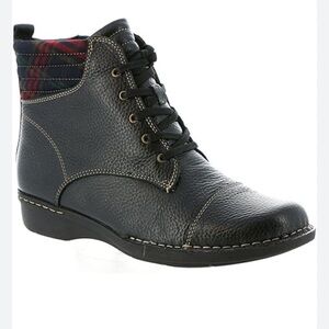 Clarks Whistle Bea Leather Ankle Boots